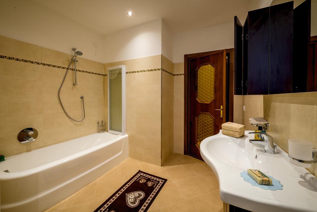 B&B Ca Tunin Tirano Dış mekan fotoğraf